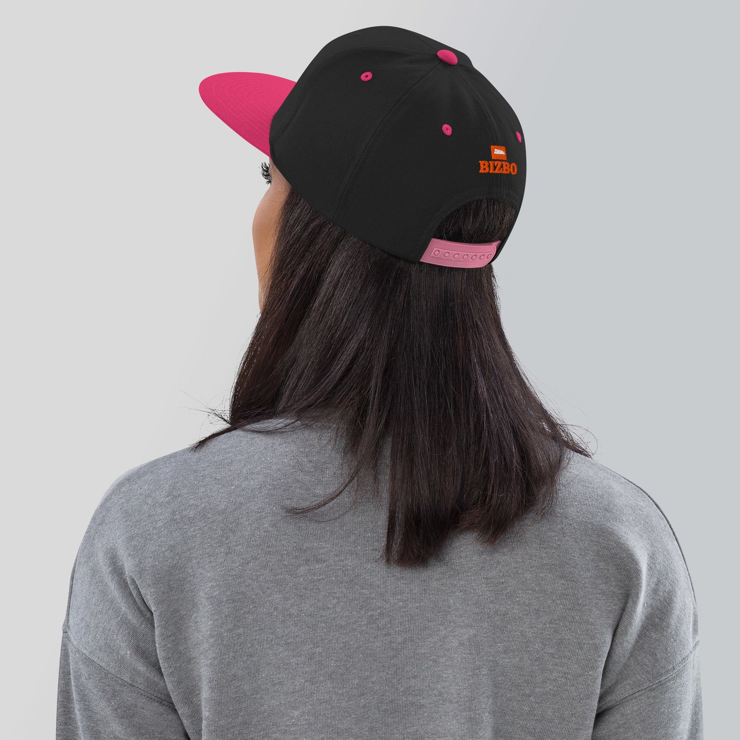casquette base ball avec différents coloris et logo orange brodé