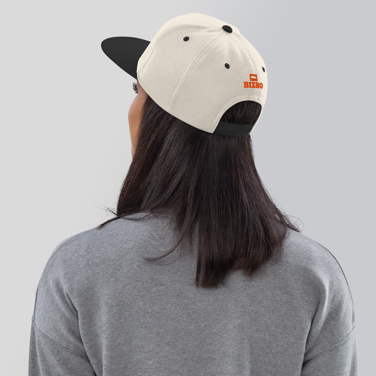 casquette base ball avec différents coloris et logo orange brodé