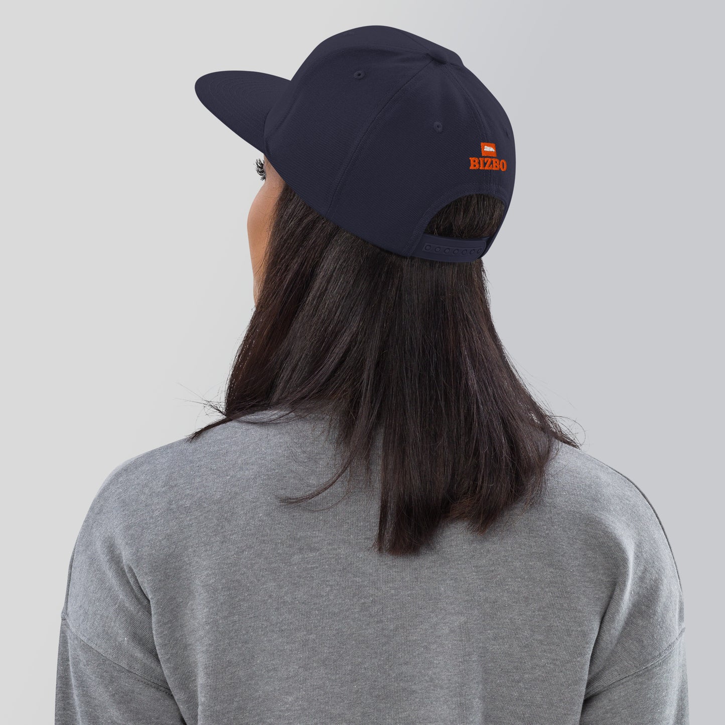 casquette base ball avec différents coloris et logo orange brodé